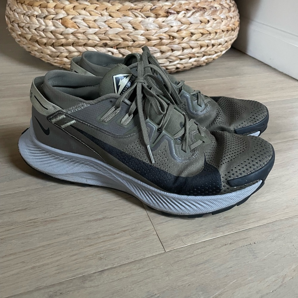 Nike Trail Pegasus Olive Green Black Running Shoes Size 10 Sneakers
